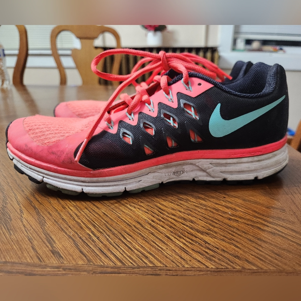 Womans Nike Shoe